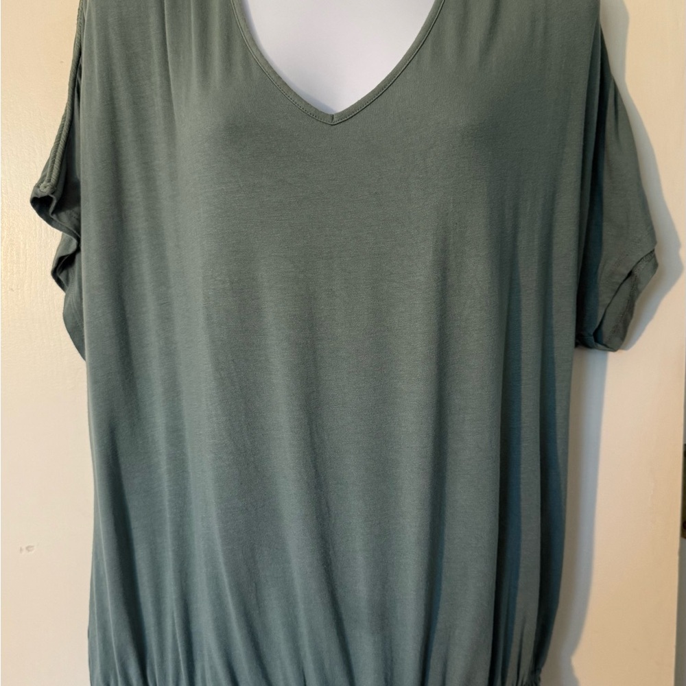 Jessica Simpson Women's V-Neck Top in Green